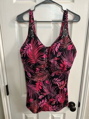 Swimsuits for All women’s tankini top size 38G black and hot pink tropical print